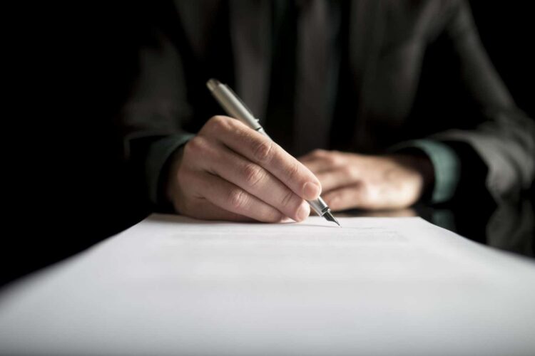 closeup-of-lawyer-or-executive-signing-a-contract-PK4B783_resized closeup-of-lawyer-or-executive-signing-a-contract-PK4B783_resized