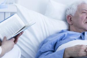 nurse-reading-to-elderly-patient-PM6MAAW.smushed Advanced Directive